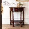 置くだけで玄関が上品に見える、木楽館オリジナル家具のツイスト脚コンソールテーブル